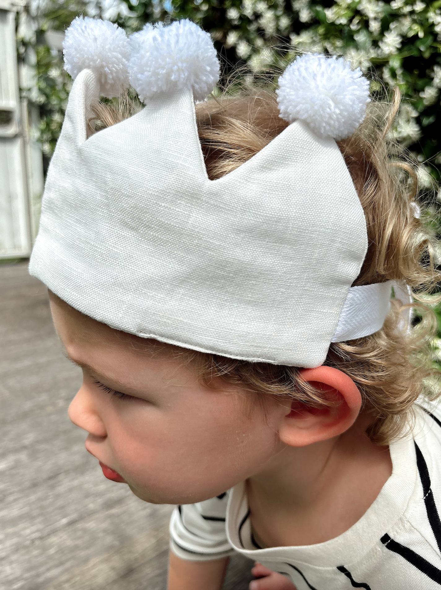 Christmas Crown Linen